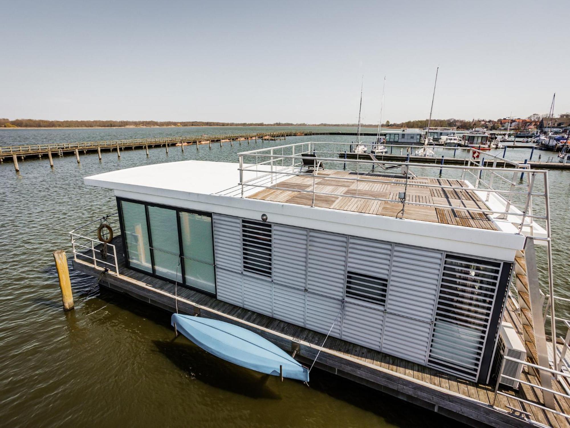 Hausboot Floating House In Ribnitz-Damgarten Hotel Exterior photo