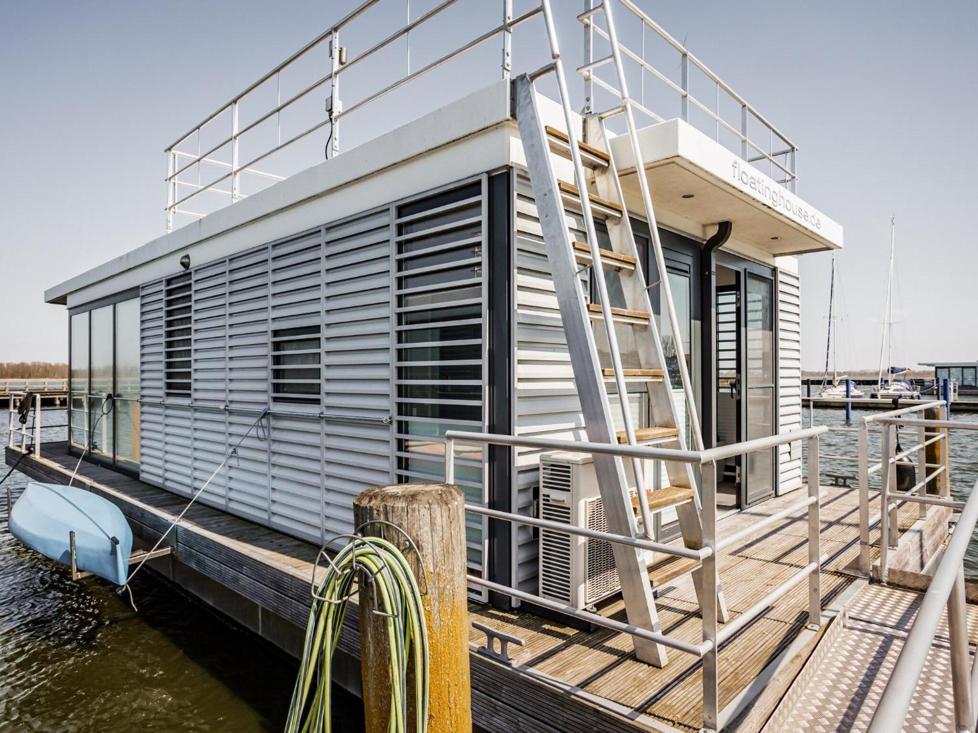 Hausboot Floating House In Ribnitz-Damgarten Hotel Exterior photo